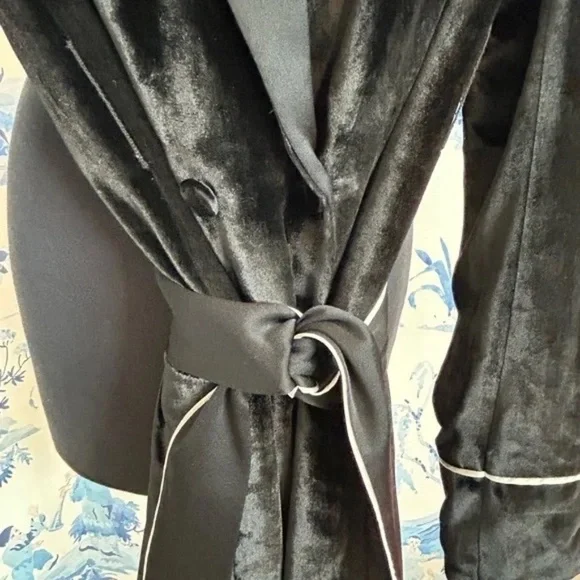 Grey Velvet Ladies Smoking Jacket/Dress - Picture 3 of 12